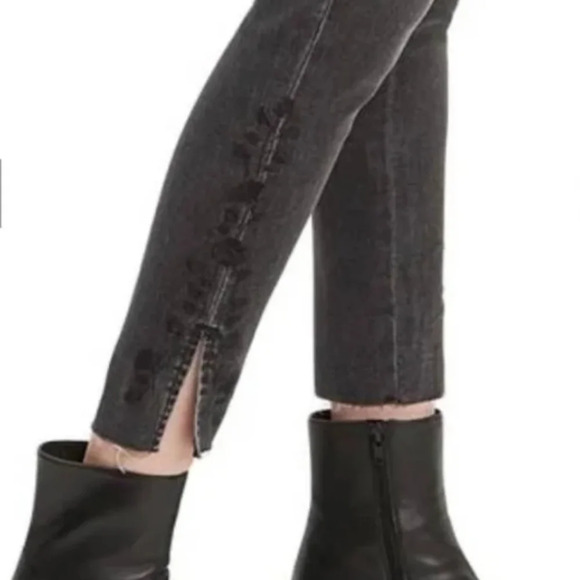 Levi's 711 Skinny Rawcut Hem Hi Rise Embroidered Jeans Size Women's 24W - Picture 2 of 15